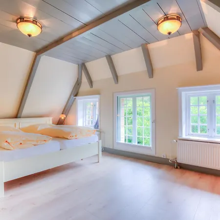 S1 Im Friesenhaus Sara Wenningstedt-Braderup